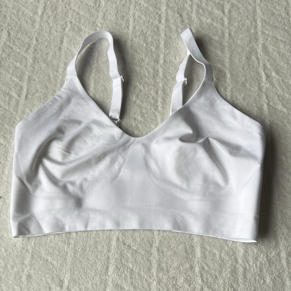 True & Co Soft Form V-Neck Adjustable Strap Bra - Picture 7 of 14